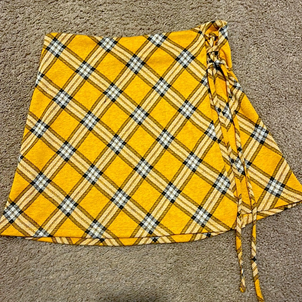 A small yellow plaid skirt